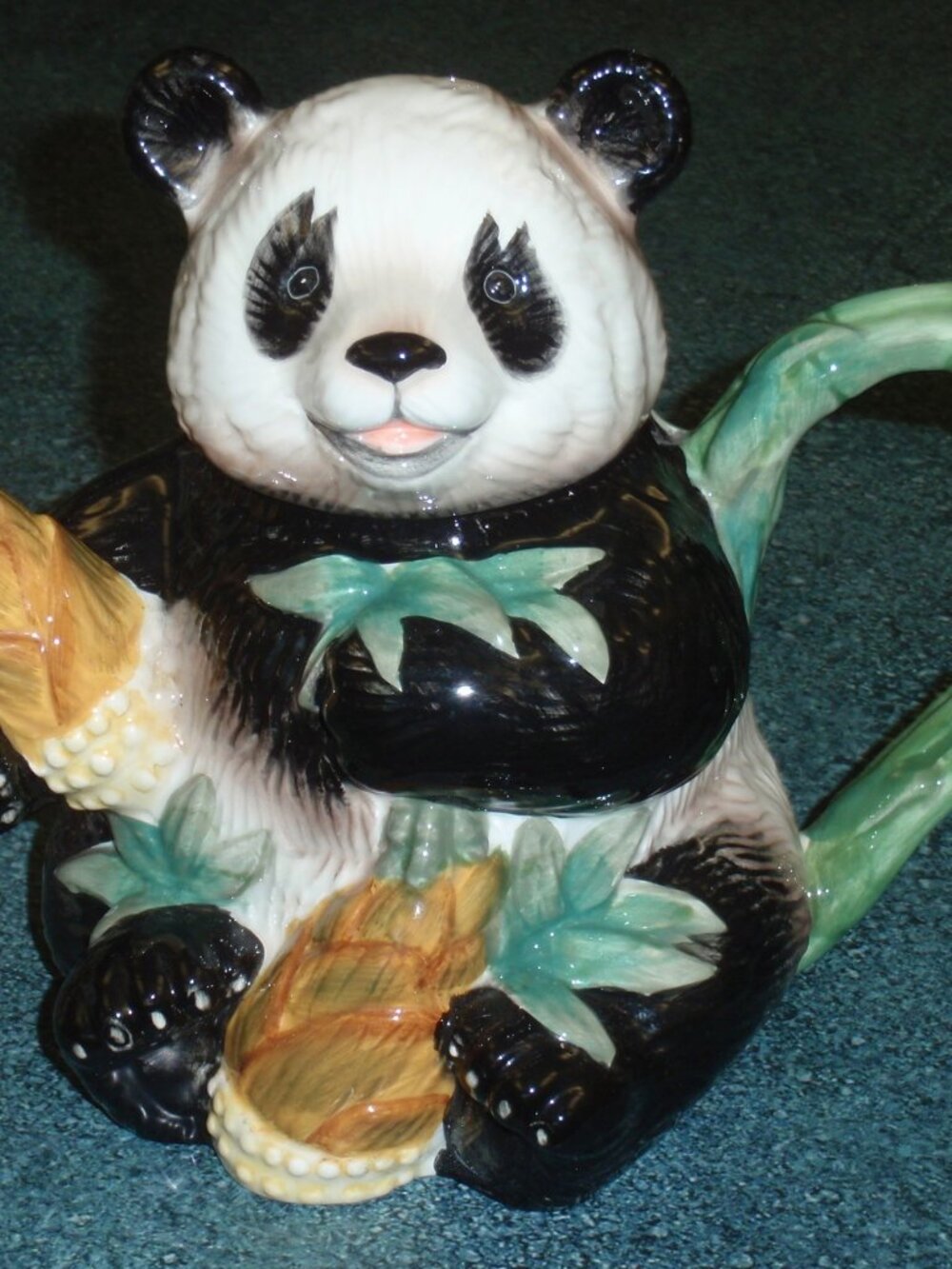 VINTAGE ENDANGERED SPECIES SMILING GIANT PANDA COLLECTIBLE TEAPOT - GREAT GIFT!